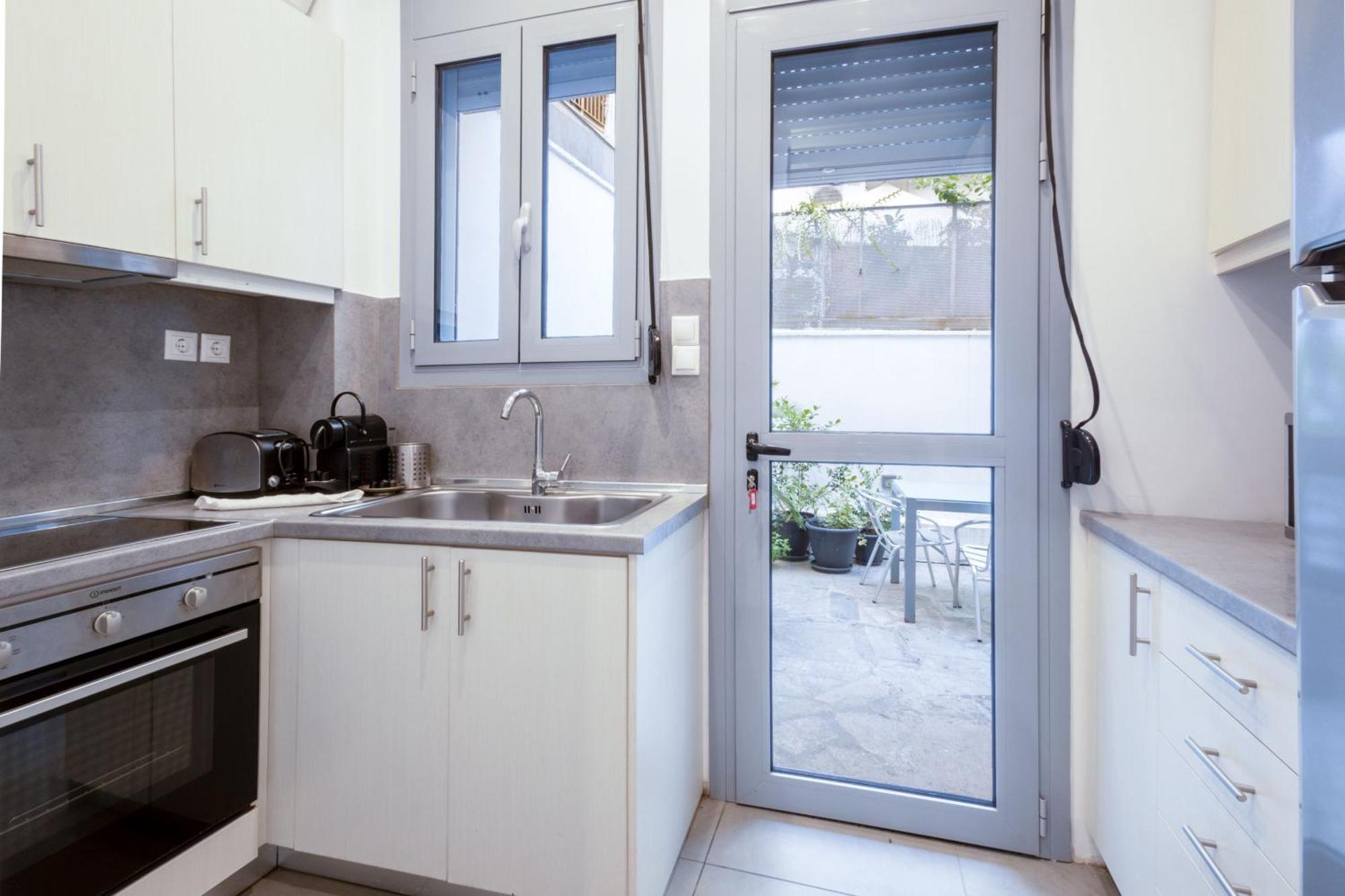 Renovated 5 Bdr House Near Acropolis - New Beds, Terrace & Green Yard Atenas Exterior foto